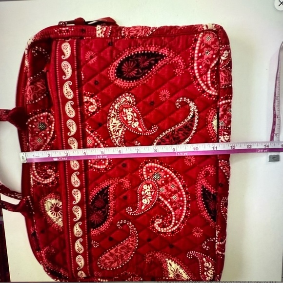 New Vera Bradley retired Mesa Red Bandana Paisley messenger bag laptop bag - Picture 7 of 8
